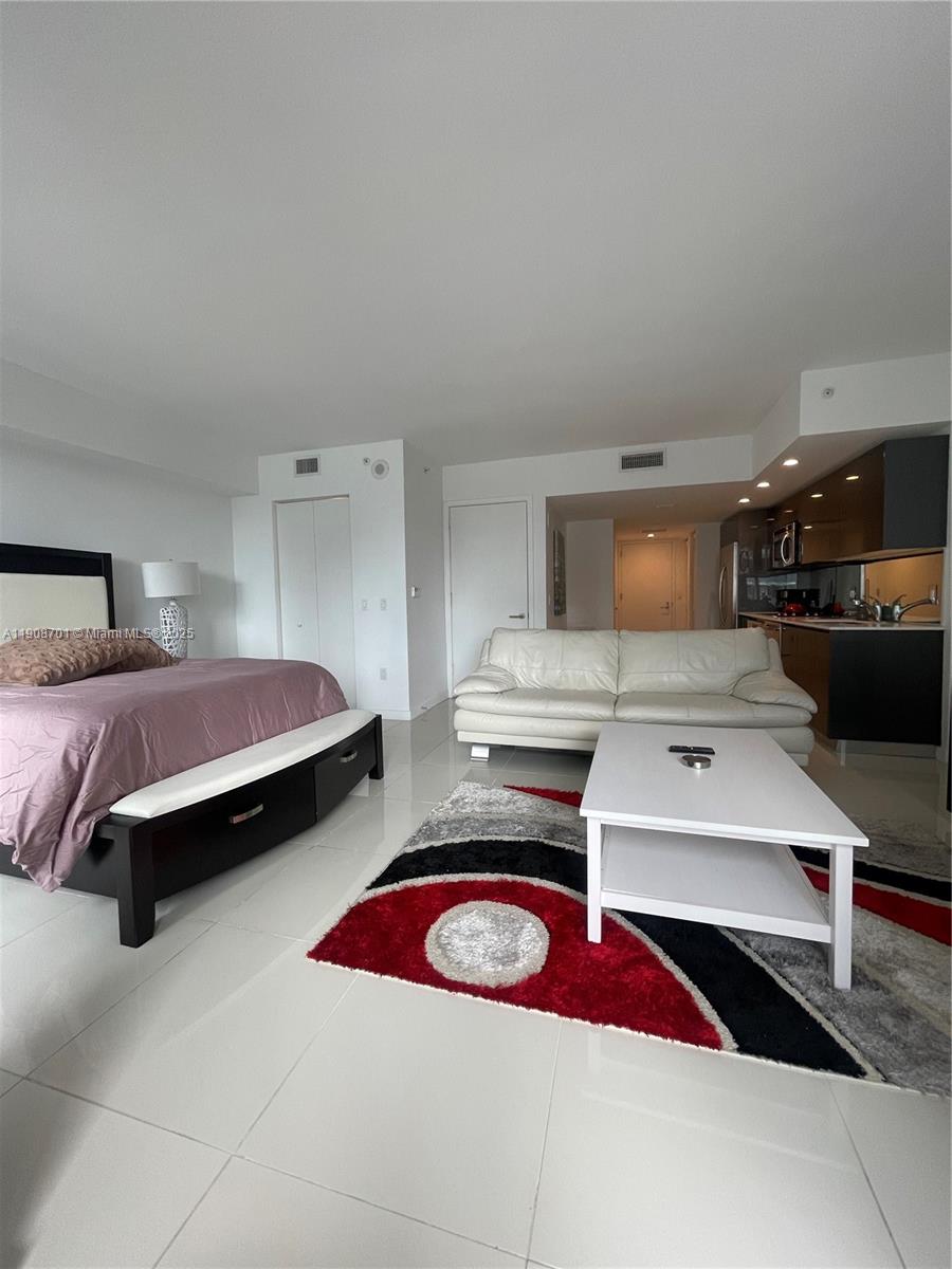 31 SE 6th St #2503, Miami FL 33131