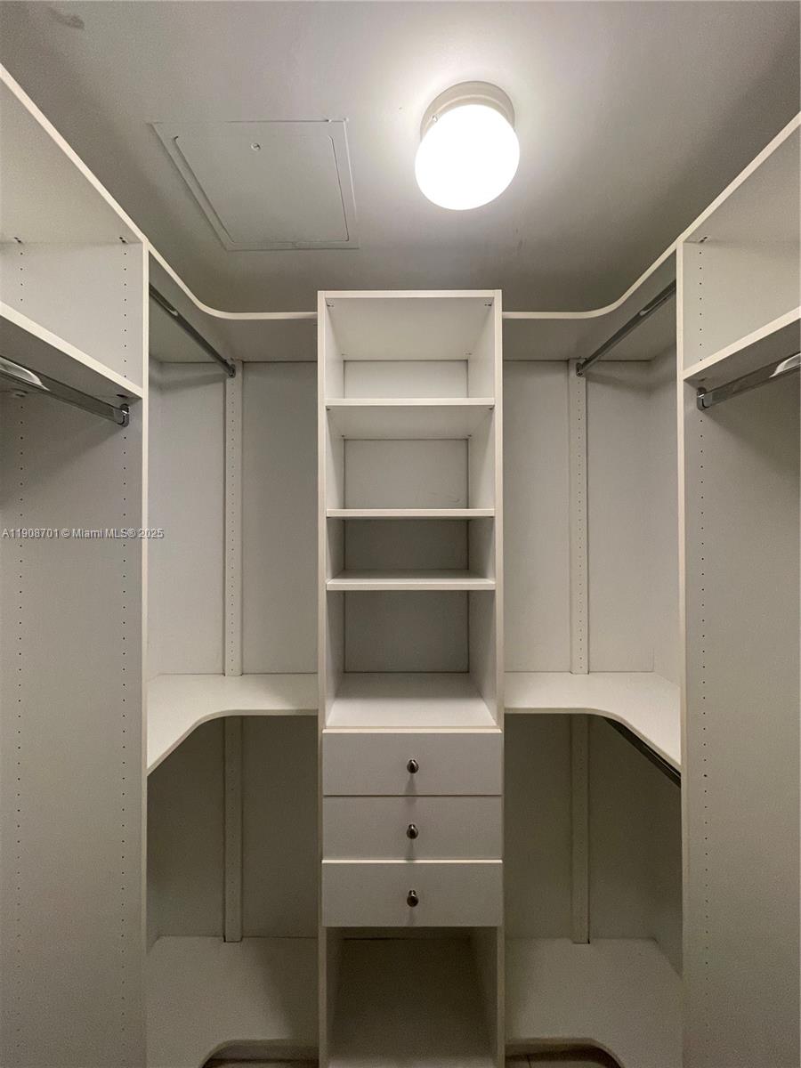 31 SE 6th St #2503, Miami FL 33131