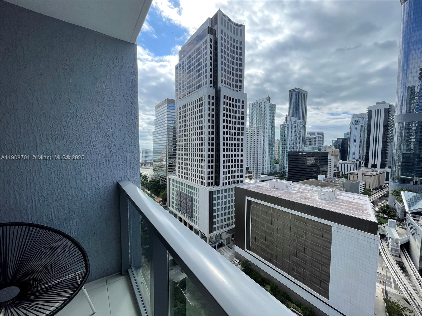31 SE 6th St #2503, Miami FL 33131