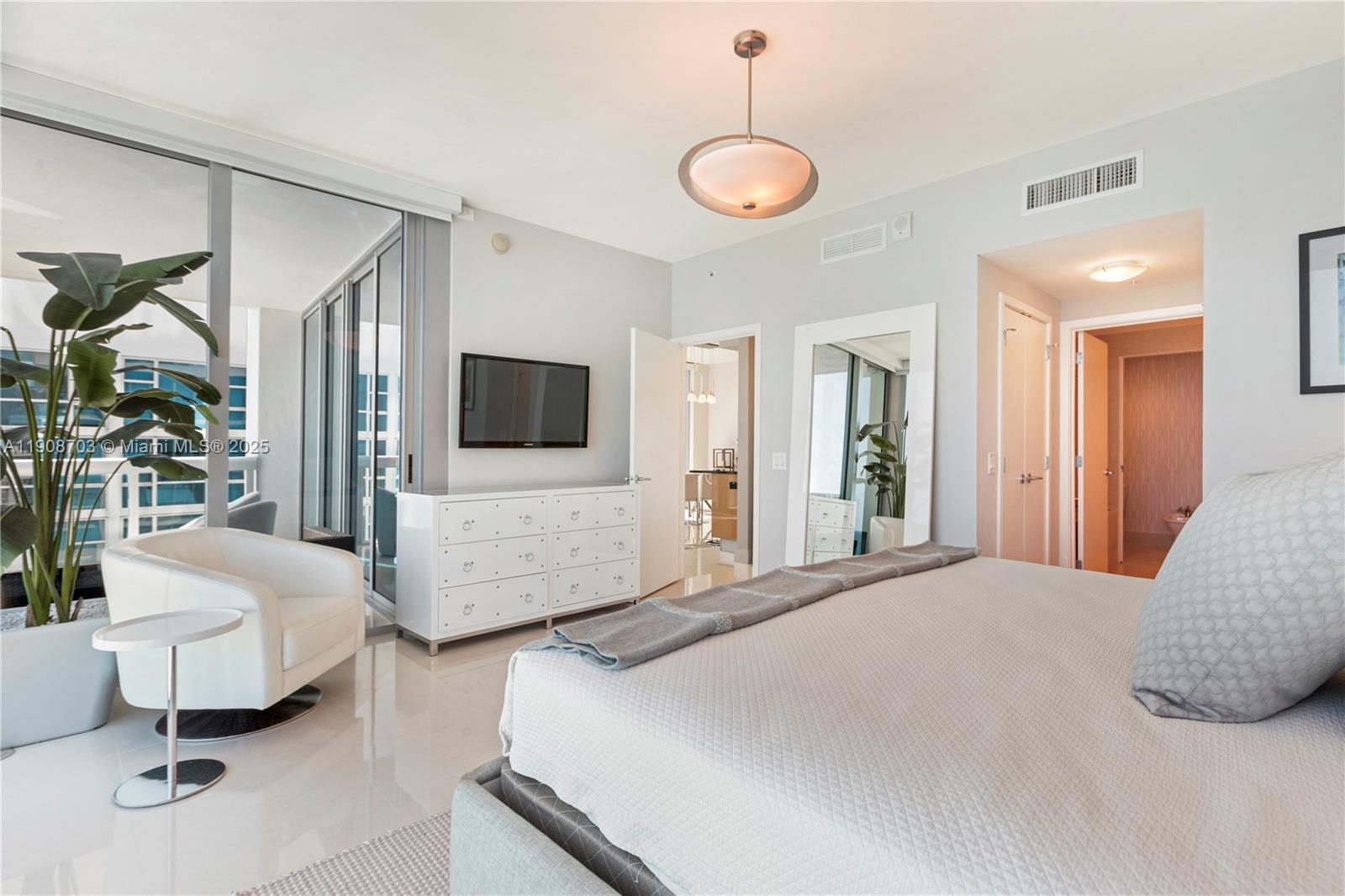 6899 Collins Ave #1508, Miami Beach FL 33141