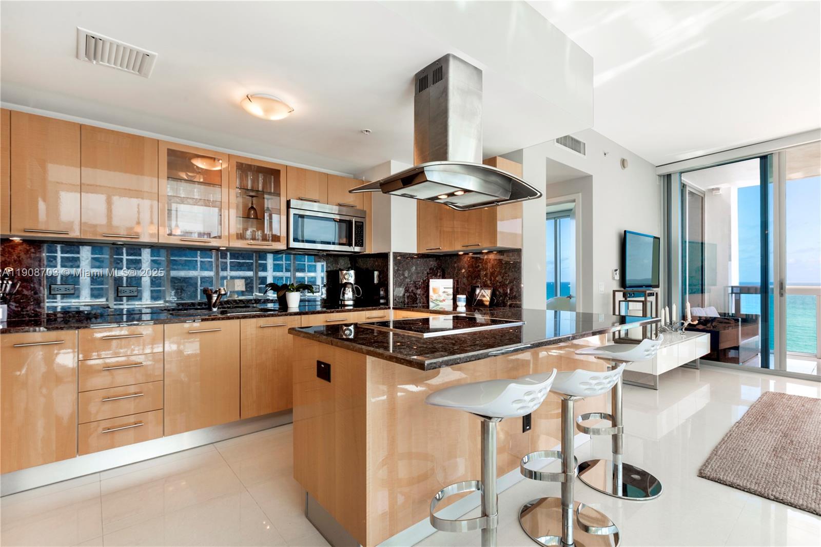 6899 Collins Ave #1508, Miami Beach FL 33141