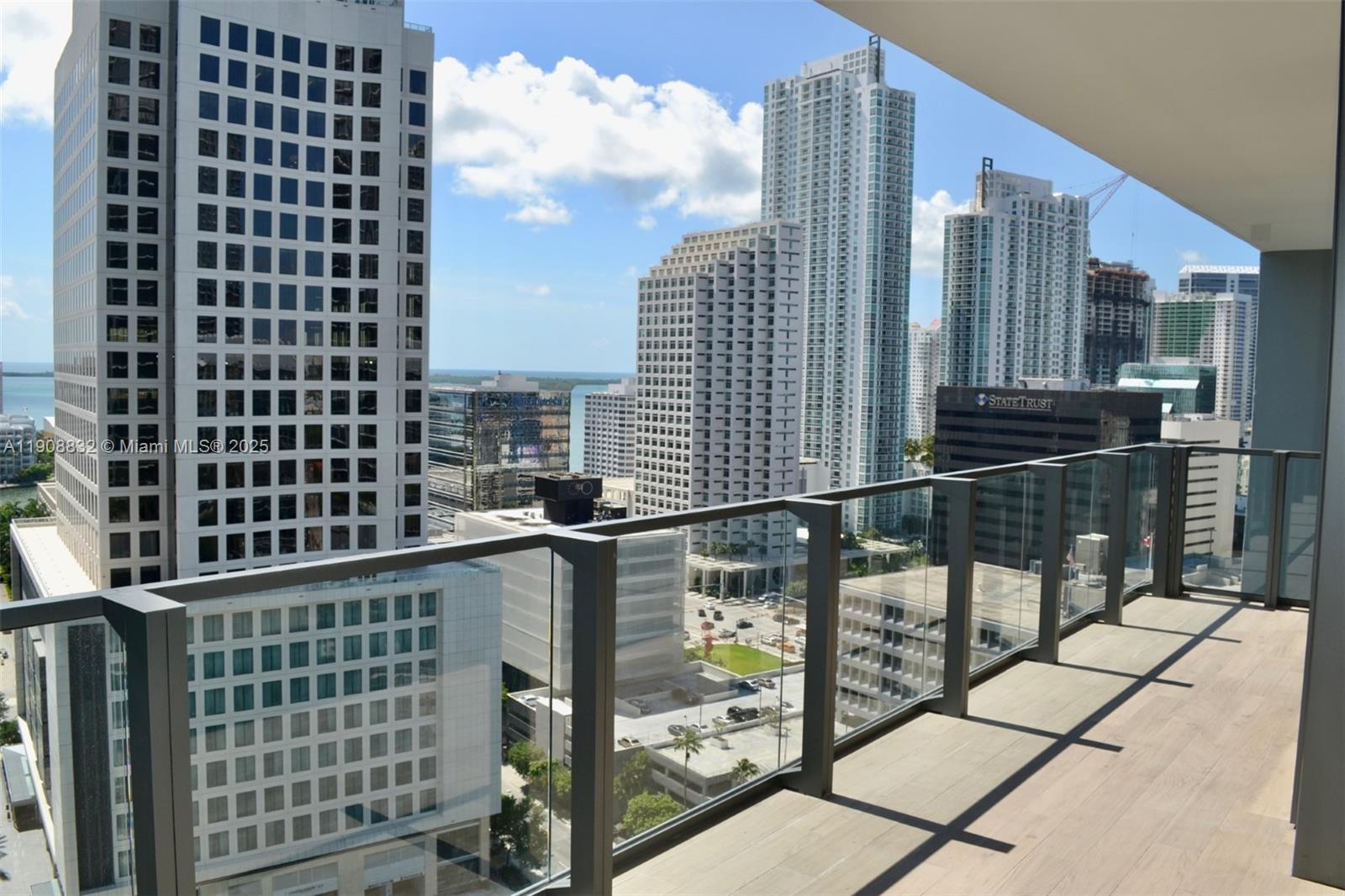 68 SE 6th St #1709, Miami FL 33131