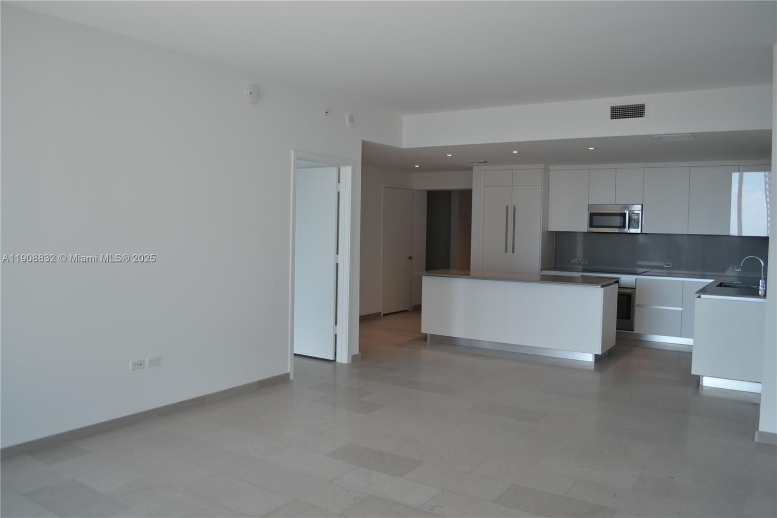 68 SE 6th St #1709, Miami FL 33131