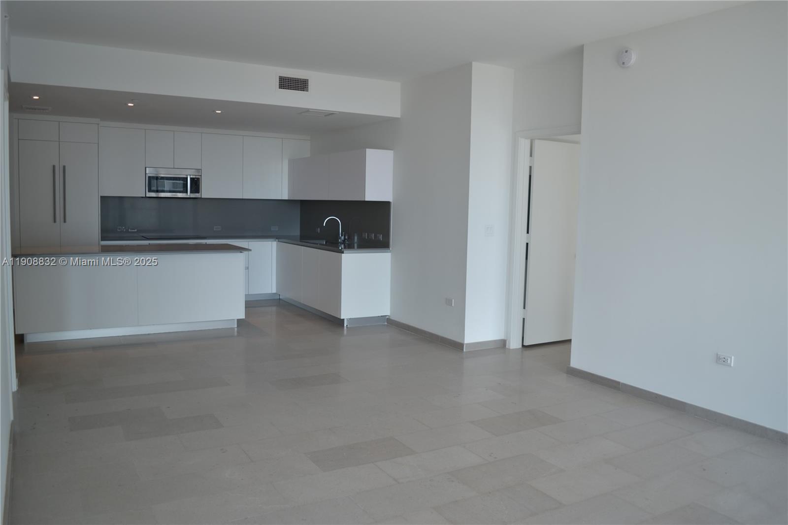 68 SE 6th St #1709, Miami FL 33131