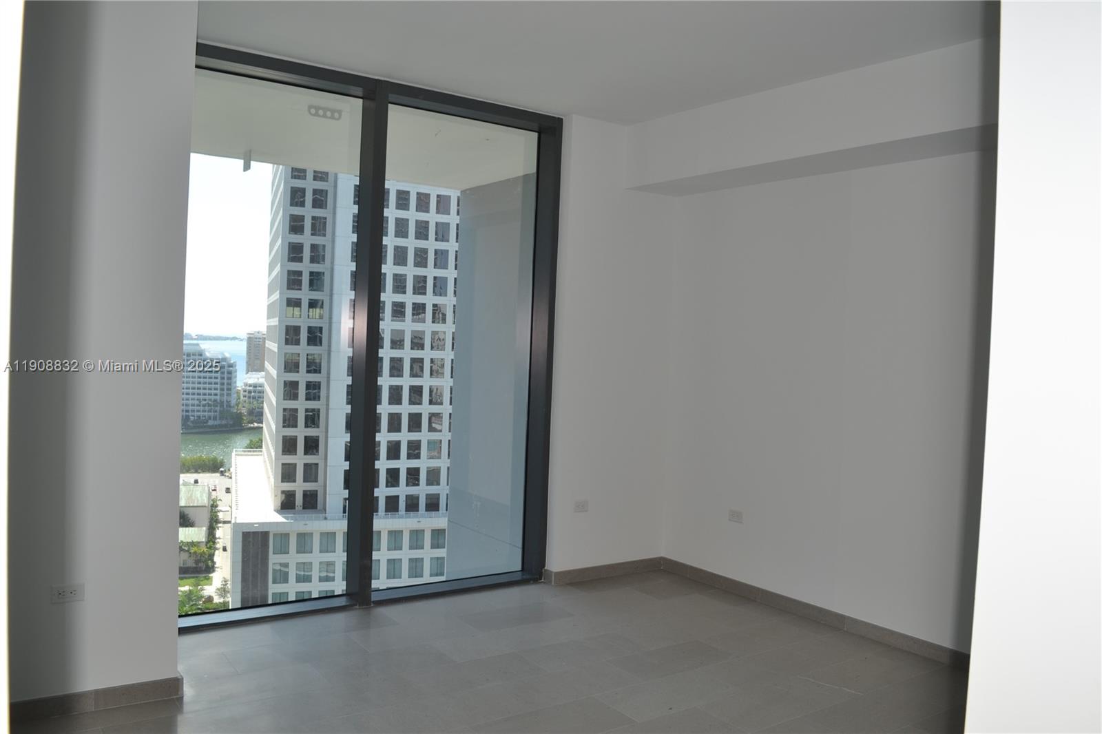 68 SE 6th St #1709, Miami FL 33131