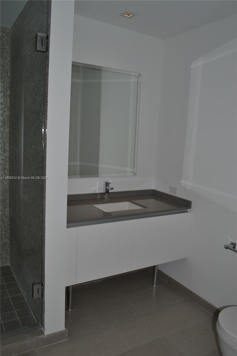 68 SE 6th St #1709, Miami FL 33131