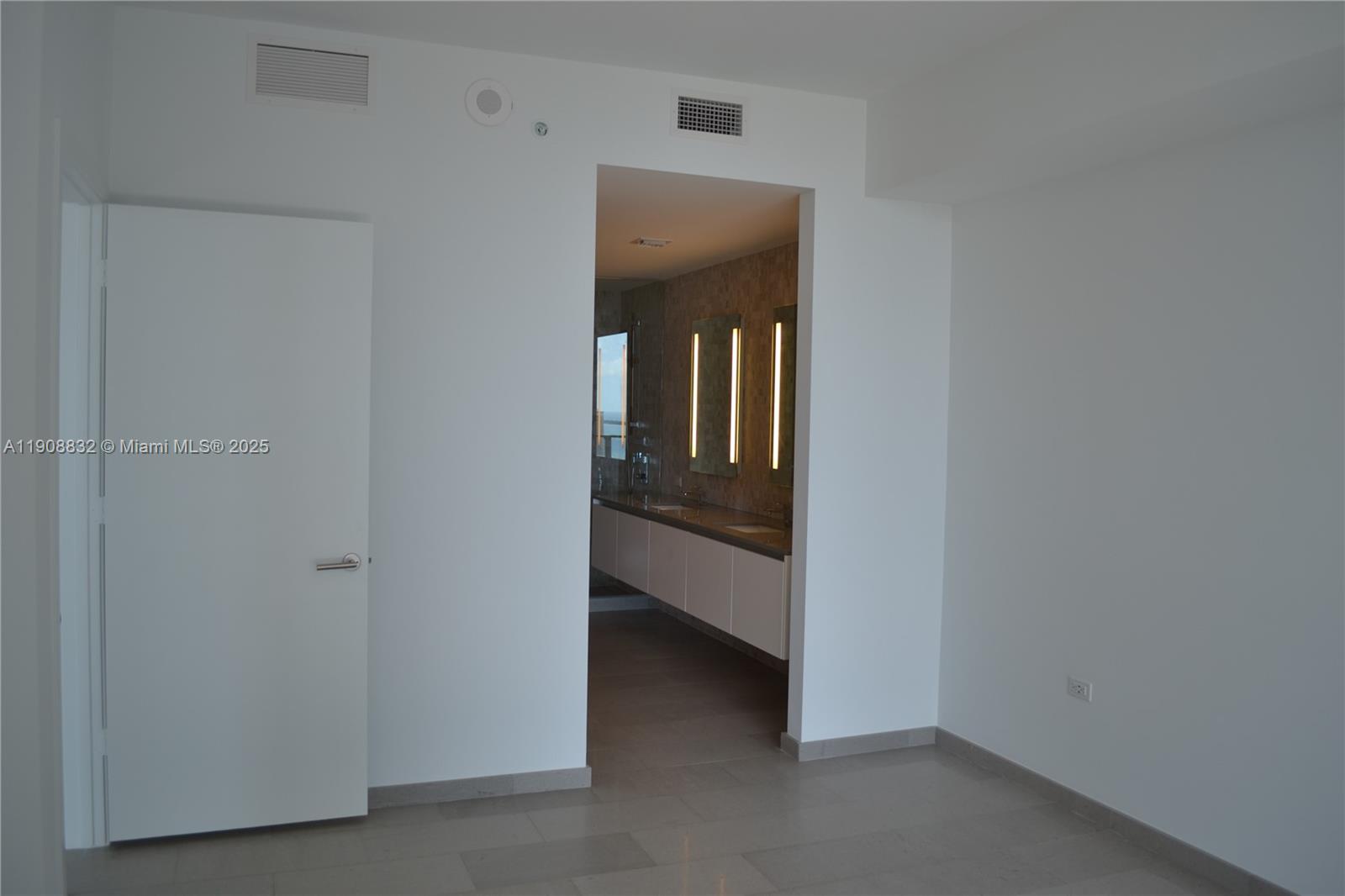 68 SE 6th St #1709, Miami FL 33131