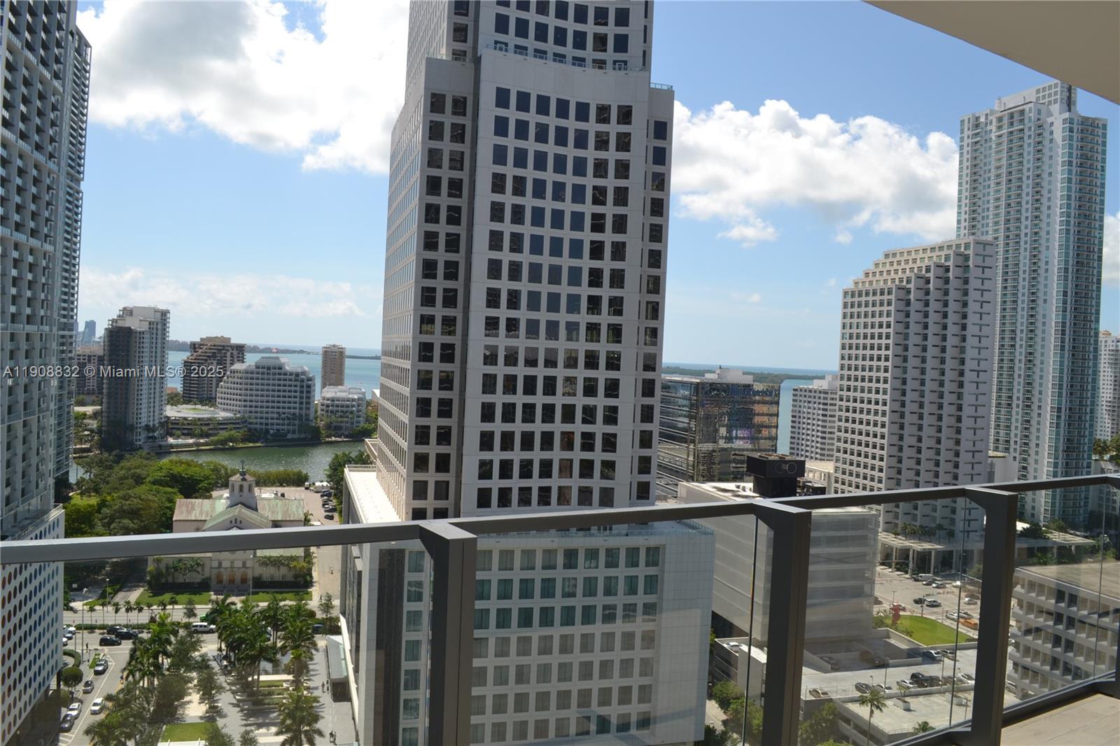 68 SE 6th St #1709, Miami FL 33131