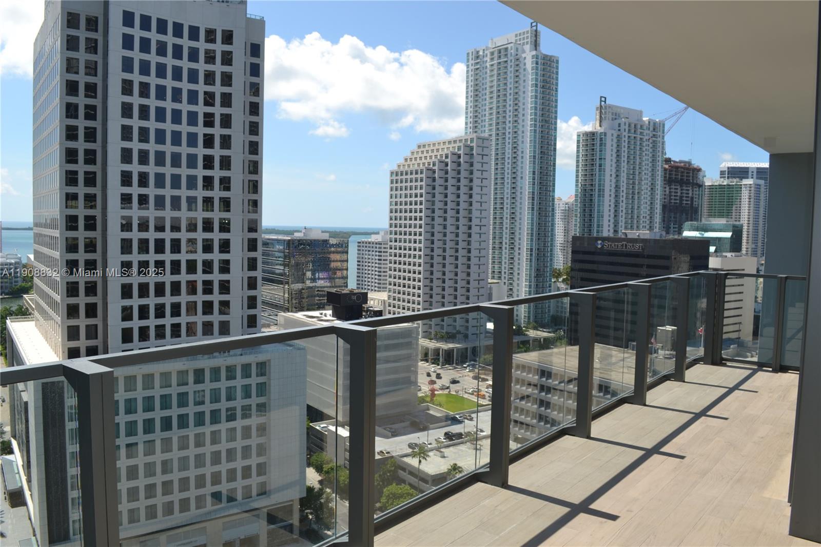68 SE 6th St #1709, Miami FL 33131