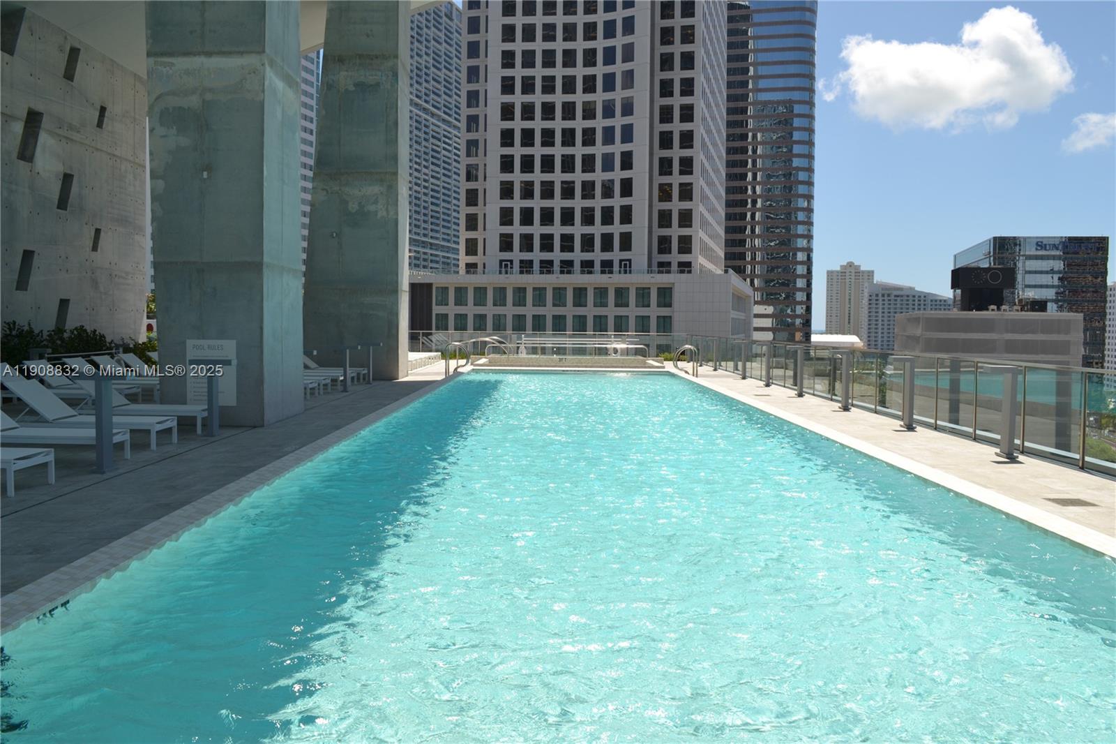 68 SE 6th St #1709, Miami FL 33131