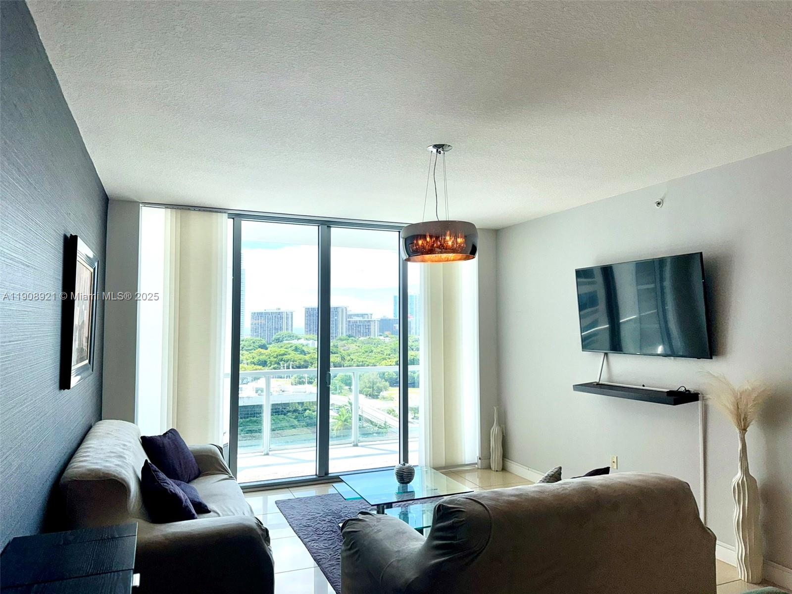 79 SW 12th St #1605, Miami FL 33130