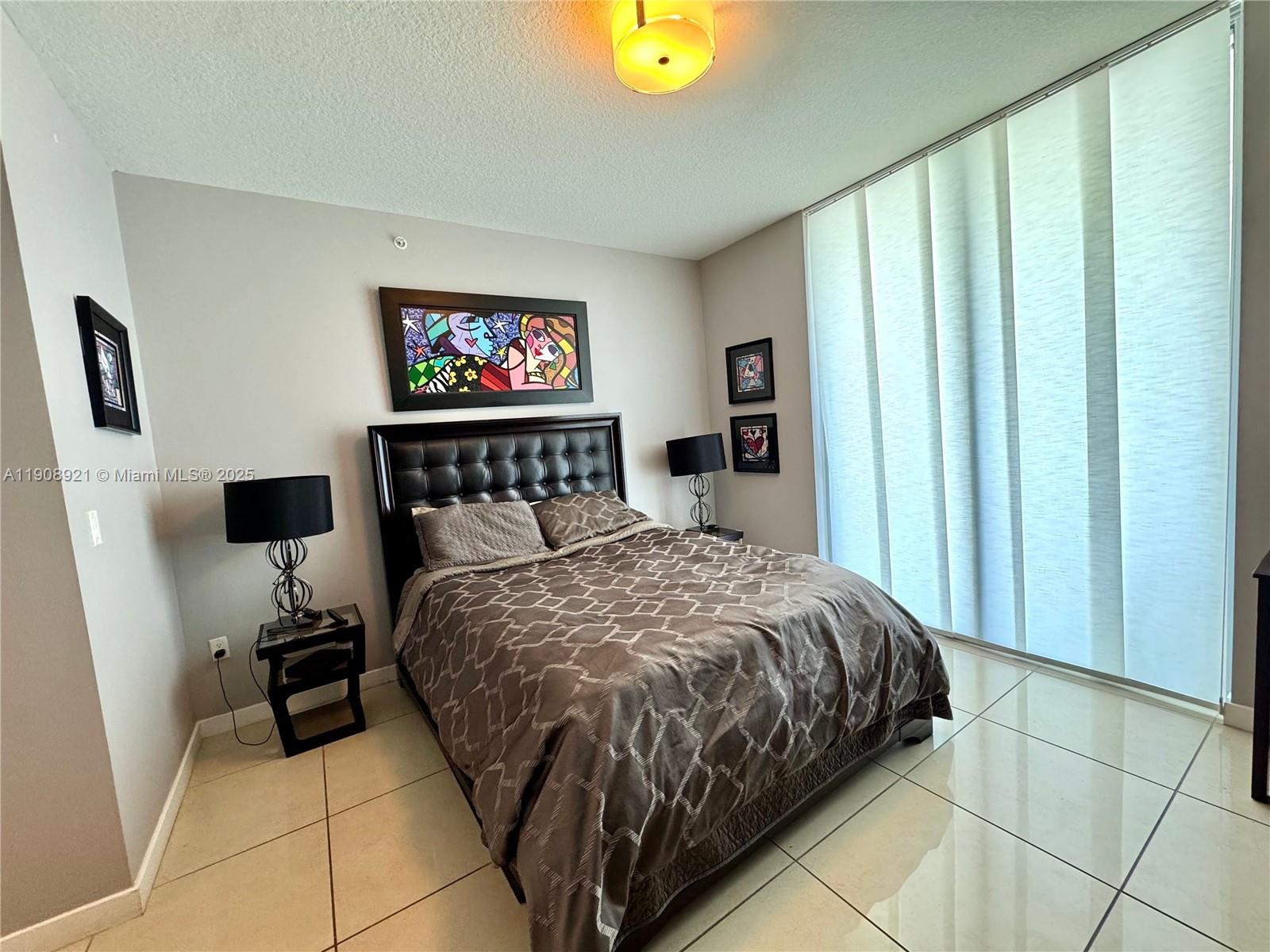 79 SW 12th St #1605, Miami FL 33130