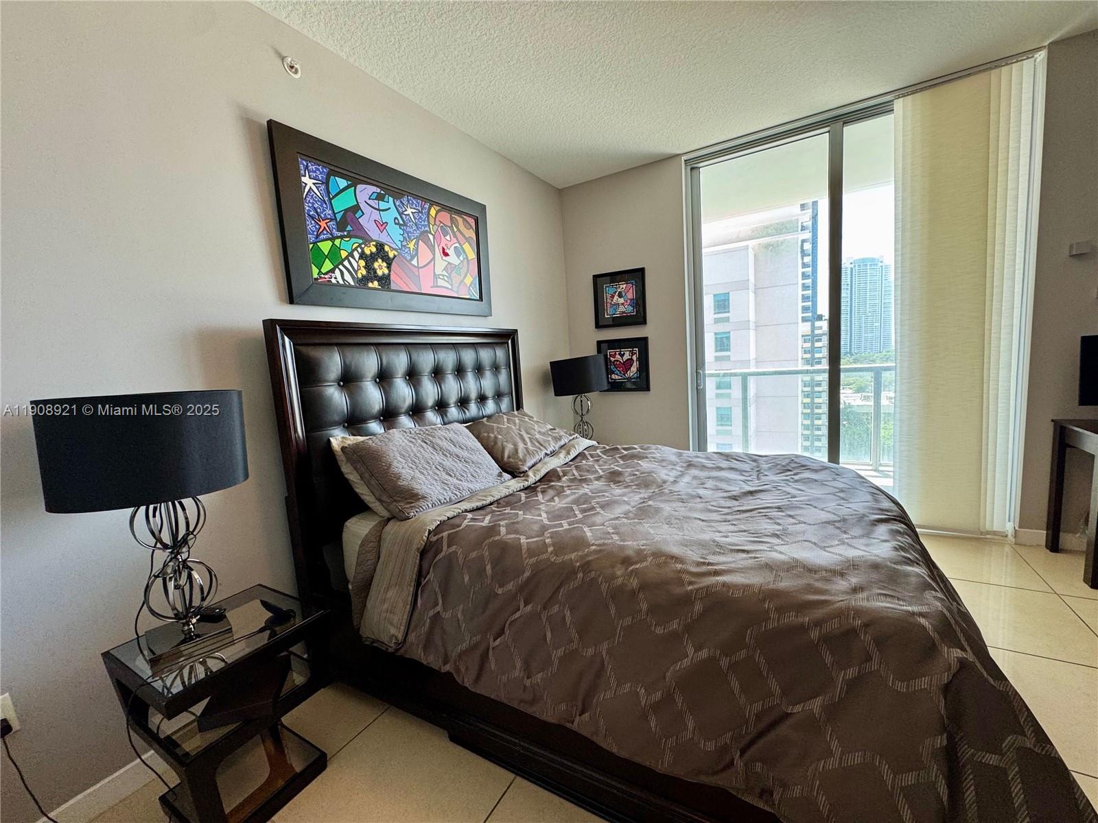 79 SW 12th St #1605, Miami FL 33130