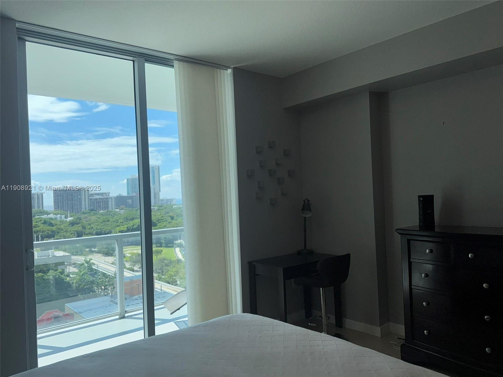 79 SW 12th St #1605, Miami FL 33130