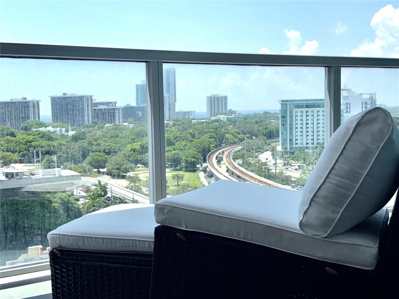 79 SW 12th St #1605, Miami FL 33130
