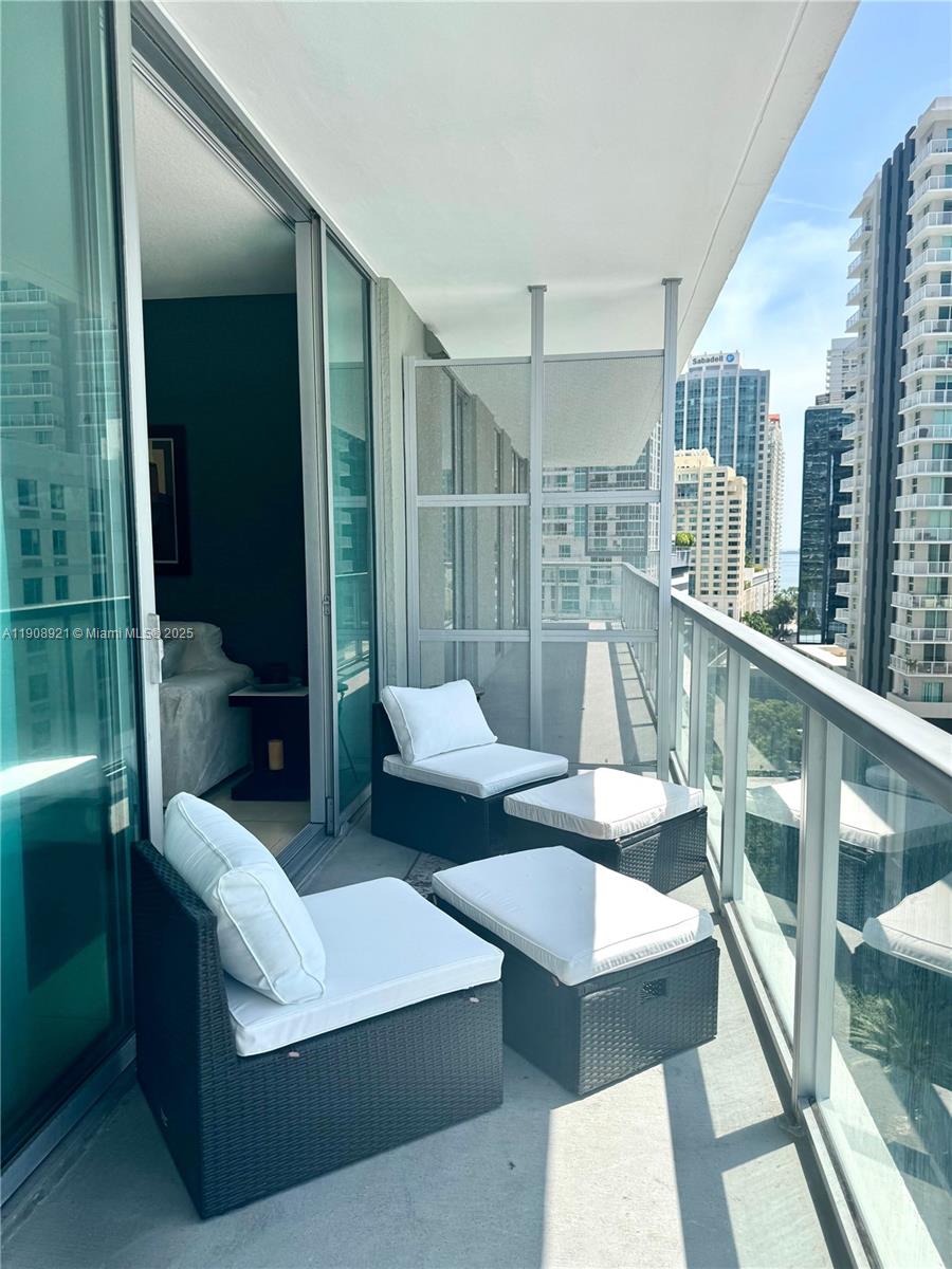 79 SW 12th St #1605, Miami FL 33130