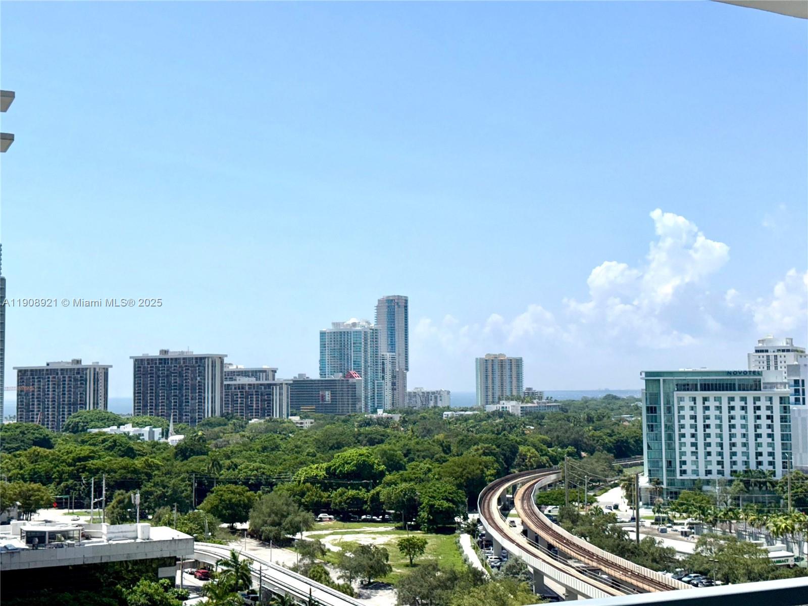 79 SW 12th St #1605, Miami FL 33130