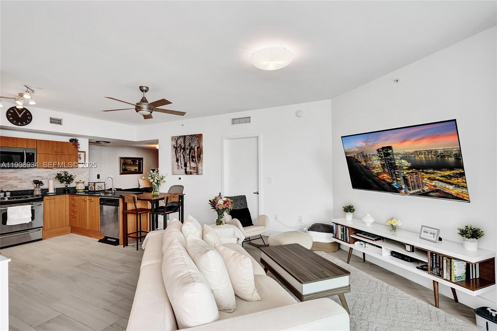 350 S Miami Ave #3205, Miami FL 33130