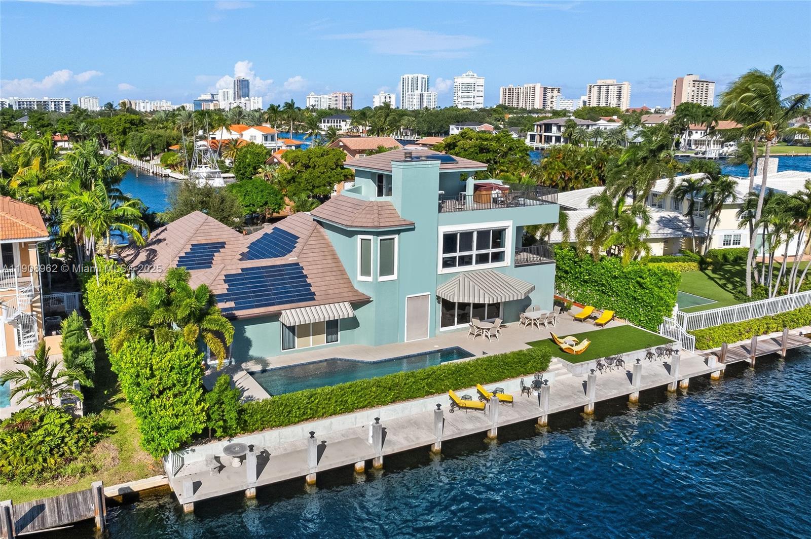 70 Bay Colony Ln, Fort Lauderdale FL 33308