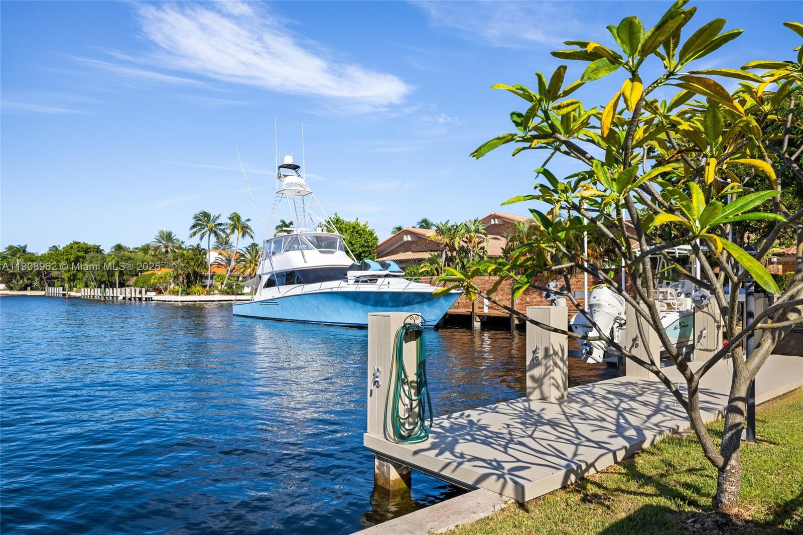 70 Bay Colony Ln, Fort Lauderdale FL 33308