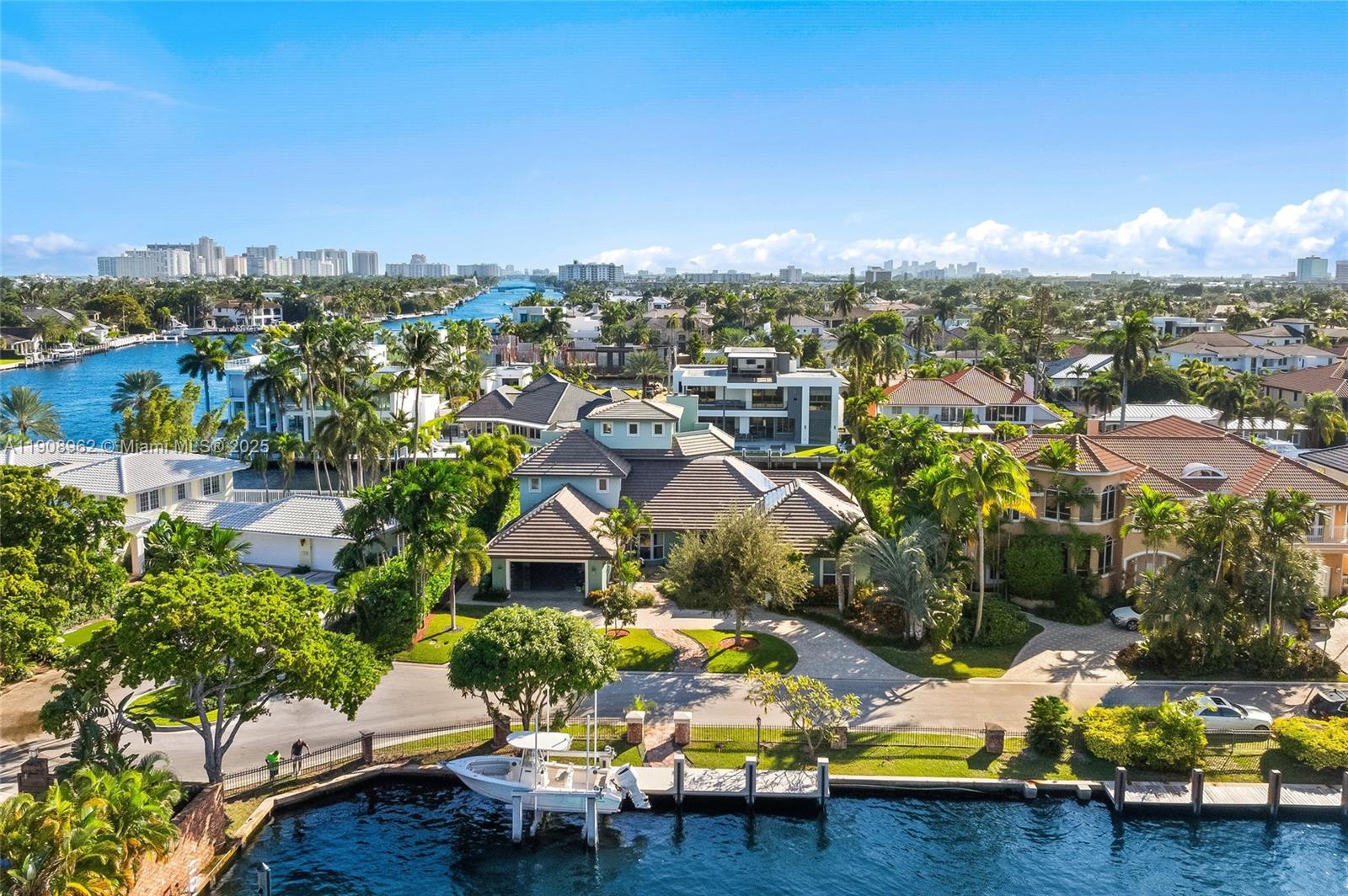 70 Bay Colony Ln, Fort Lauderdale FL 33308