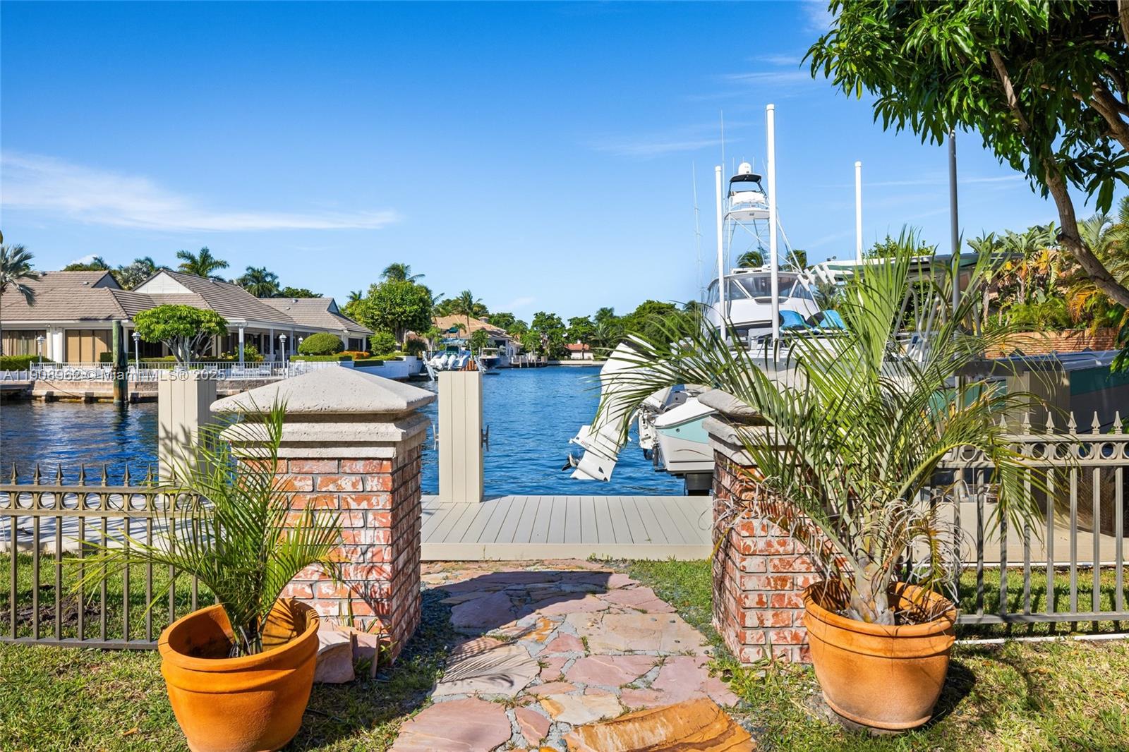 70 Bay Colony Ln, Fort Lauderdale FL 33308