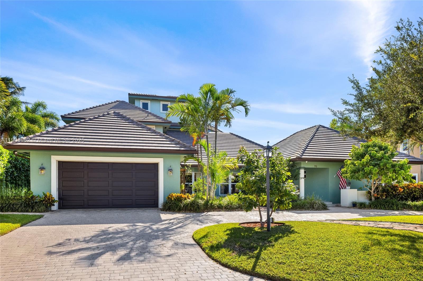 70 Bay Colony Ln, Fort Lauderdale FL 33308