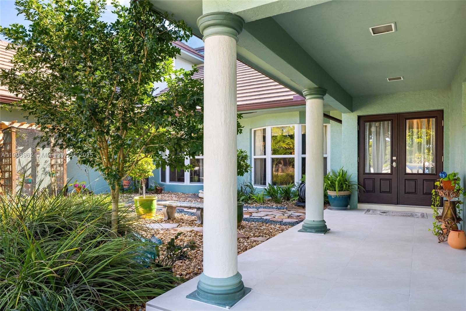 70 Bay Colony Ln, Fort Lauderdale FL 33308