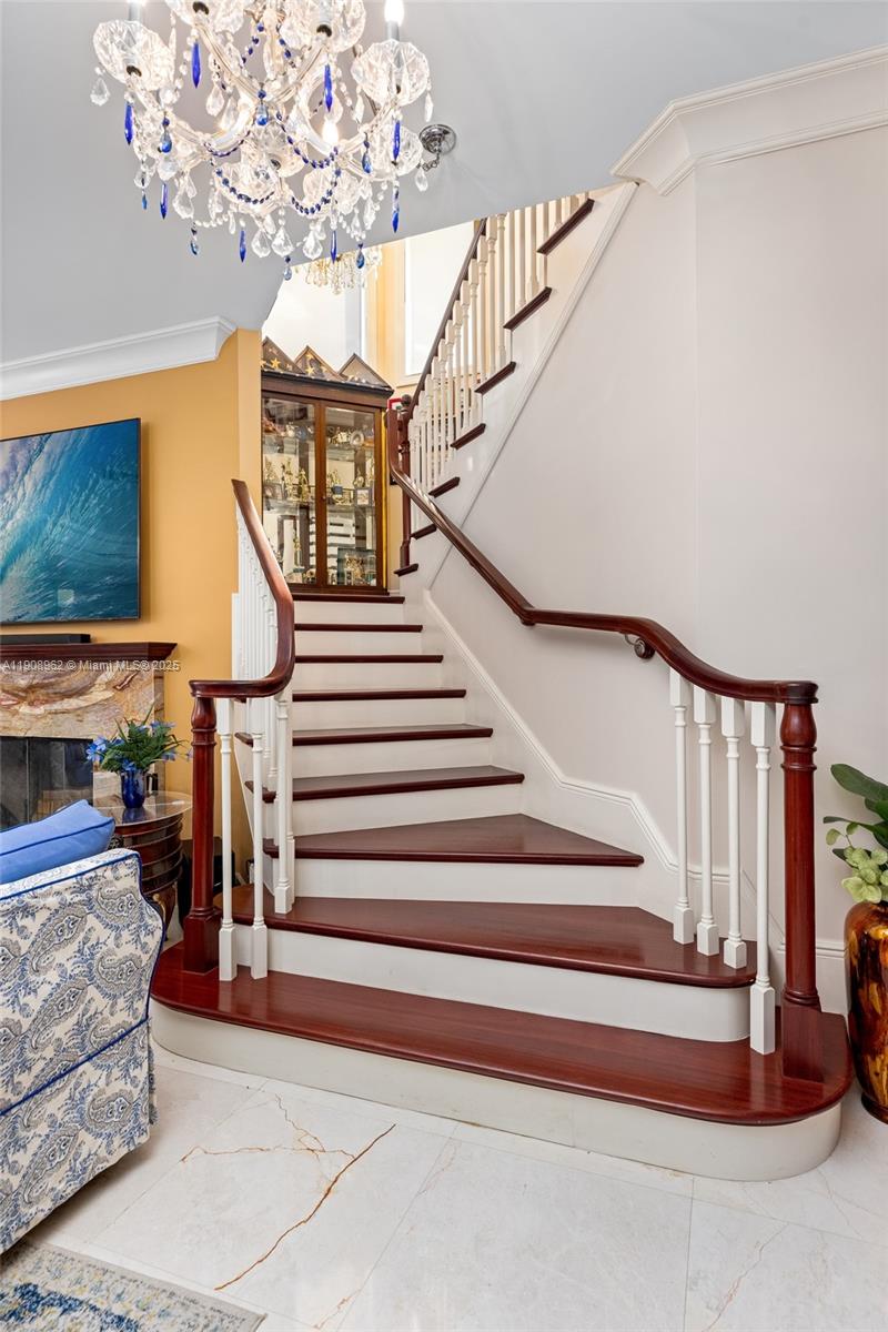 70 Bay Colony Ln, Fort Lauderdale FL 33308