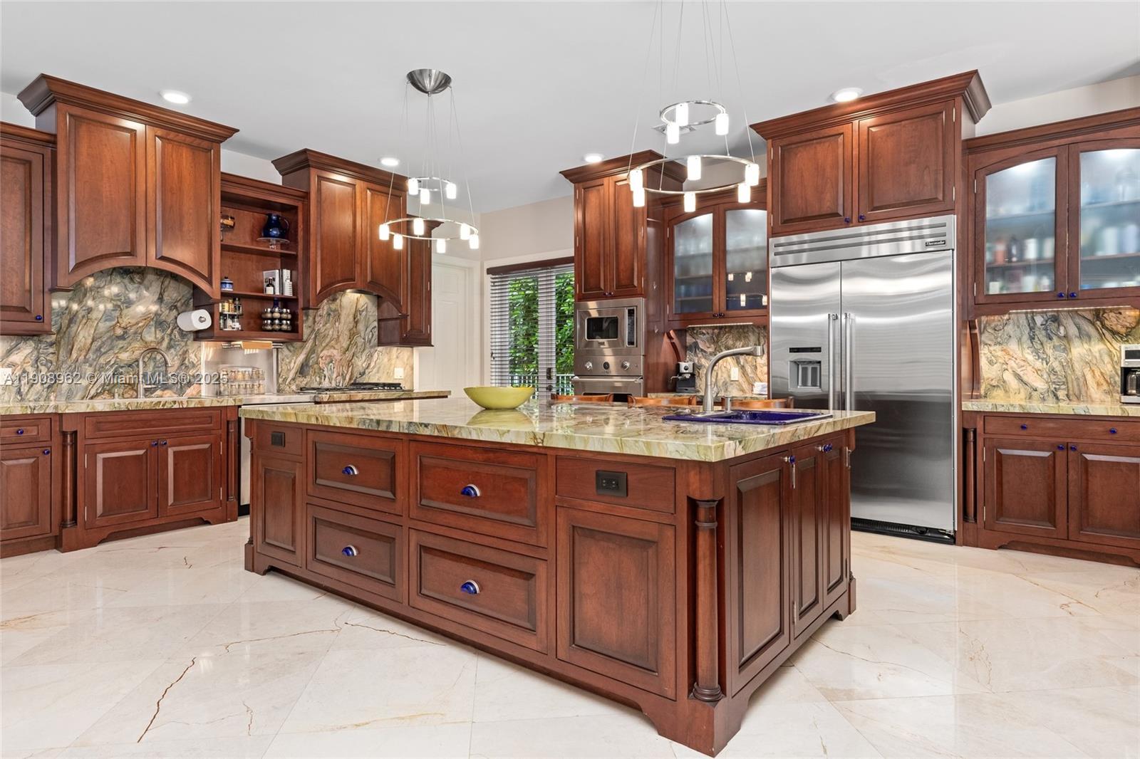 70 Bay Colony Ln, Fort Lauderdale FL 33308