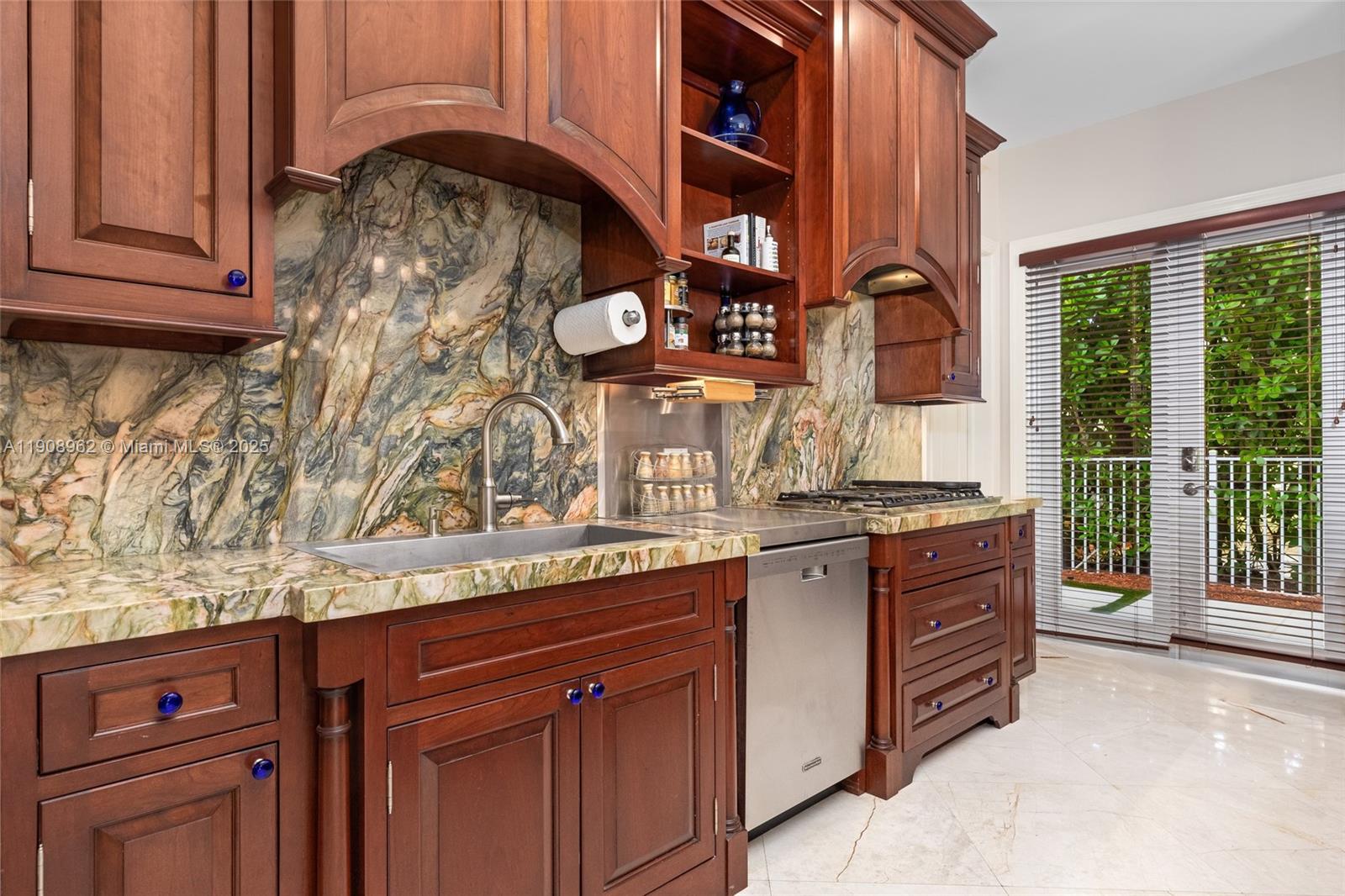 70 Bay Colony Ln, Fort Lauderdale FL 33308