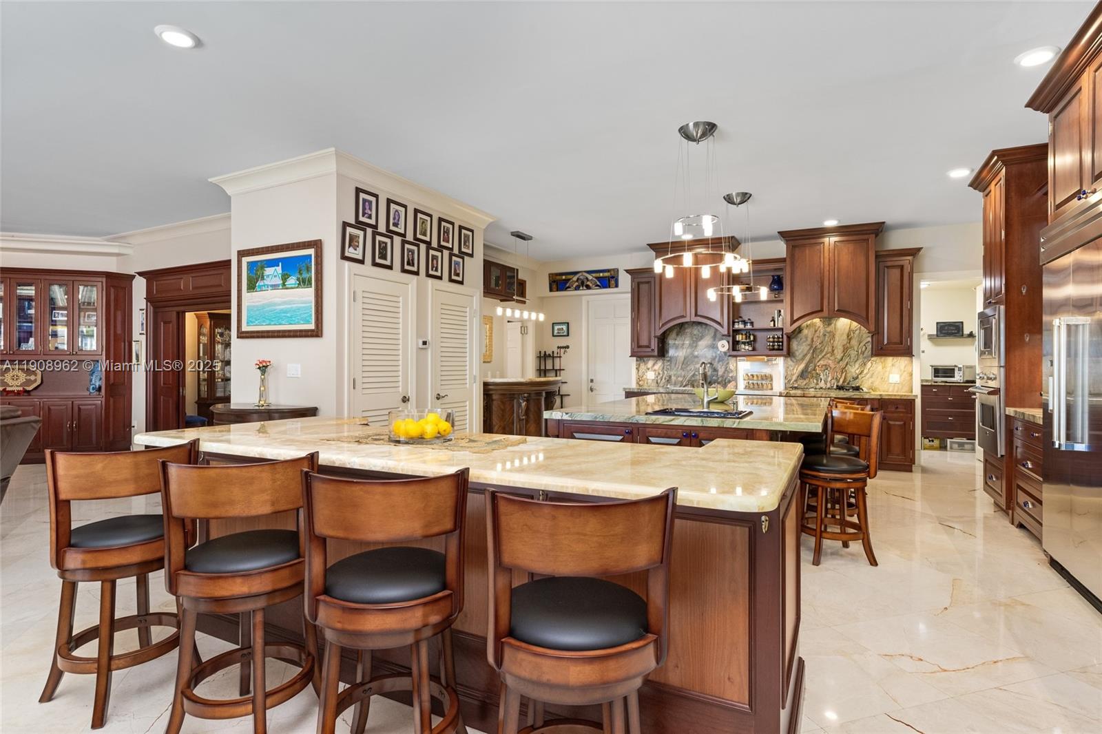 70 Bay Colony Ln, Fort Lauderdale FL 33308