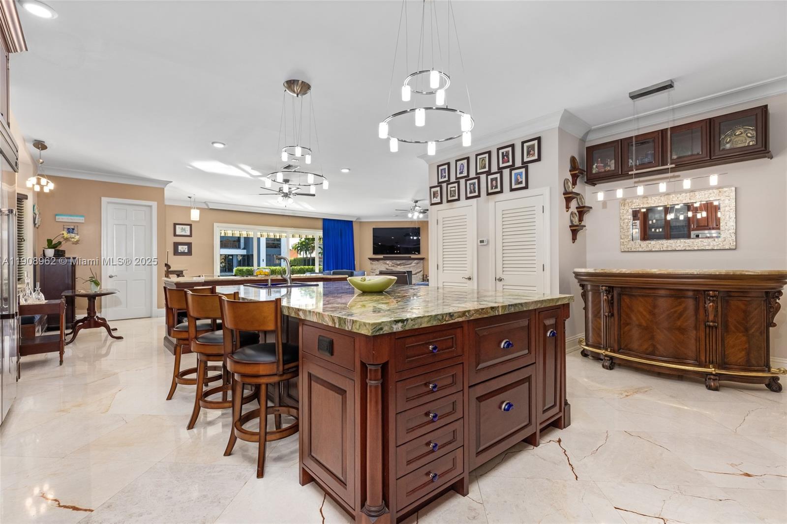70 Bay Colony Ln, Fort Lauderdale FL 33308