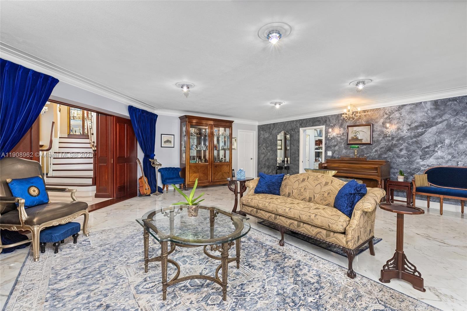 70 Bay Colony Ln, Fort Lauderdale FL 33308