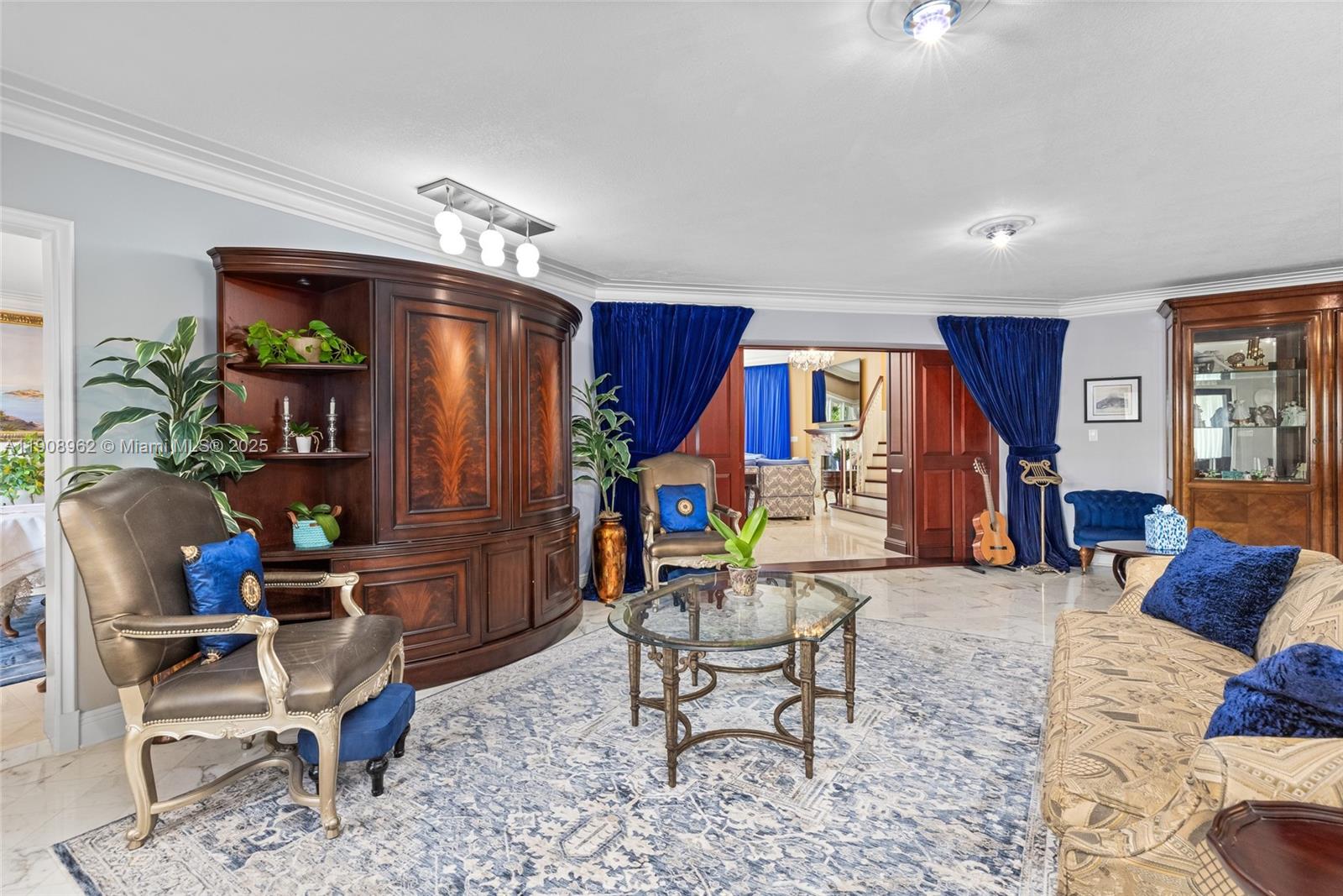 70 Bay Colony Ln, Fort Lauderdale FL 33308