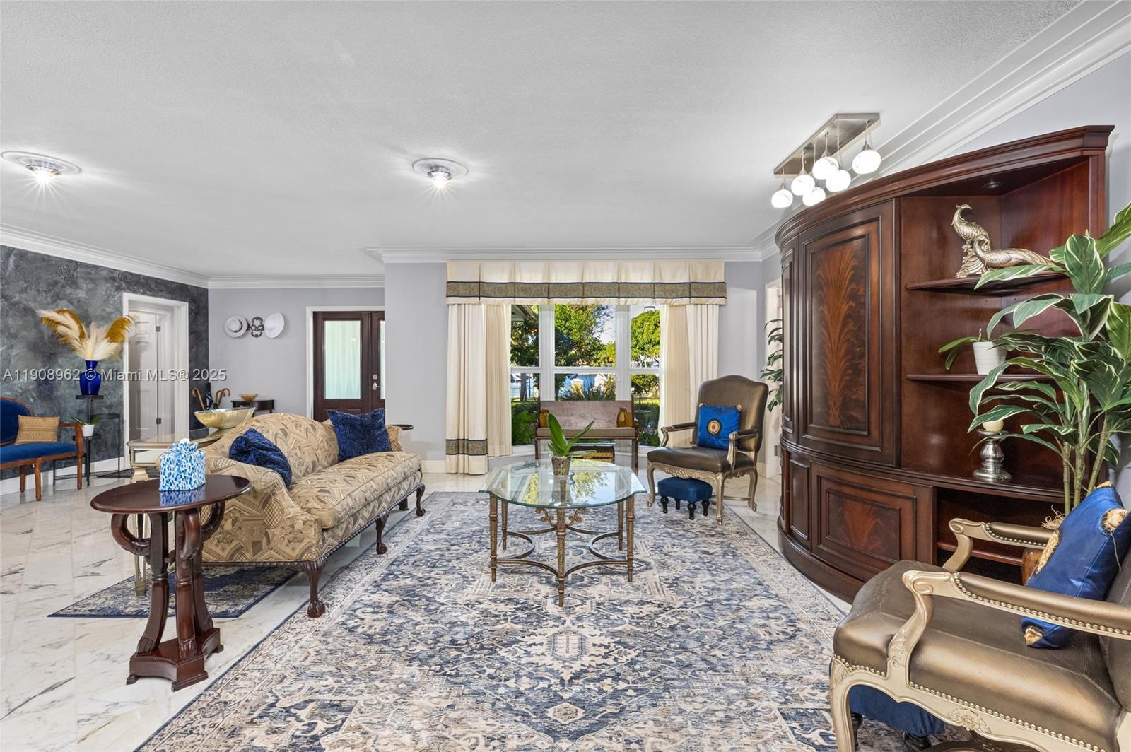 70 Bay Colony Ln, Fort Lauderdale FL 33308