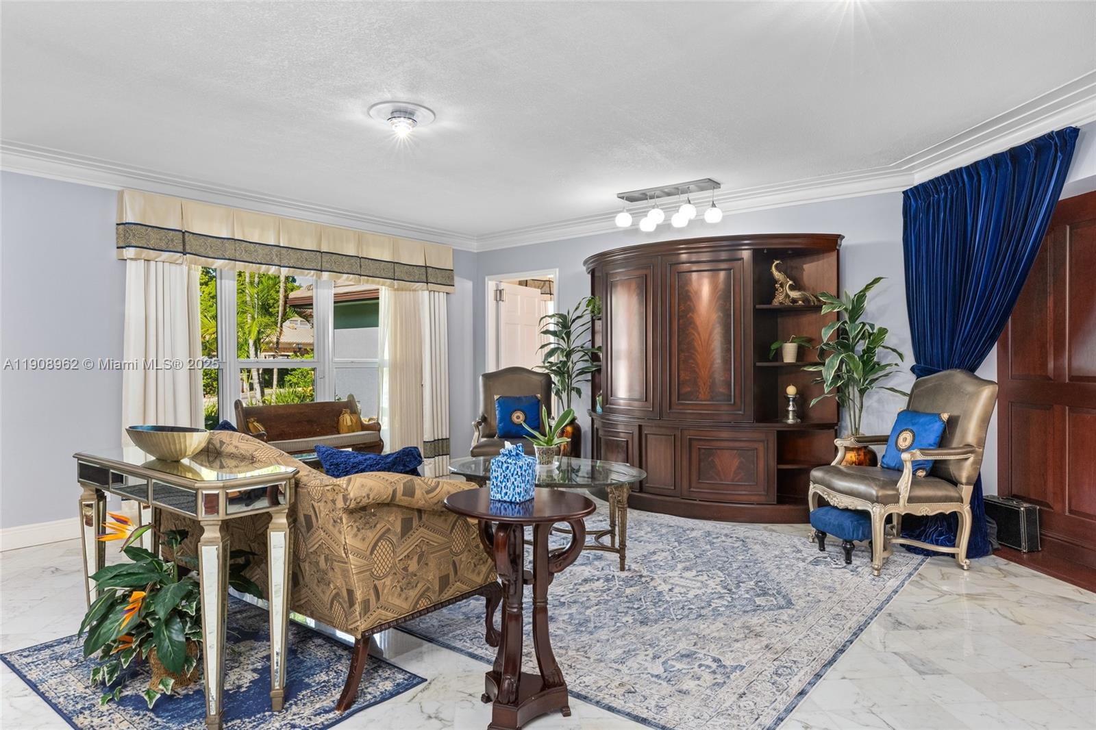 70 Bay Colony Ln, Fort Lauderdale FL 33308