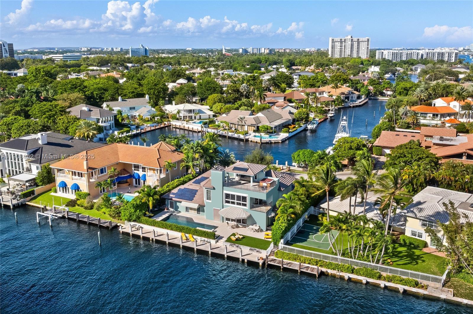 70 Bay Colony Ln, Fort Lauderdale FL 33308