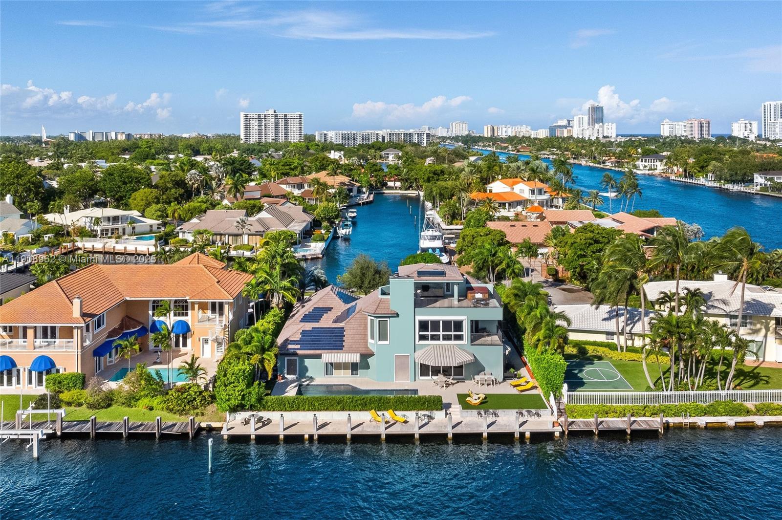 70 Bay Colony Ln, Fort Lauderdale FL 33308