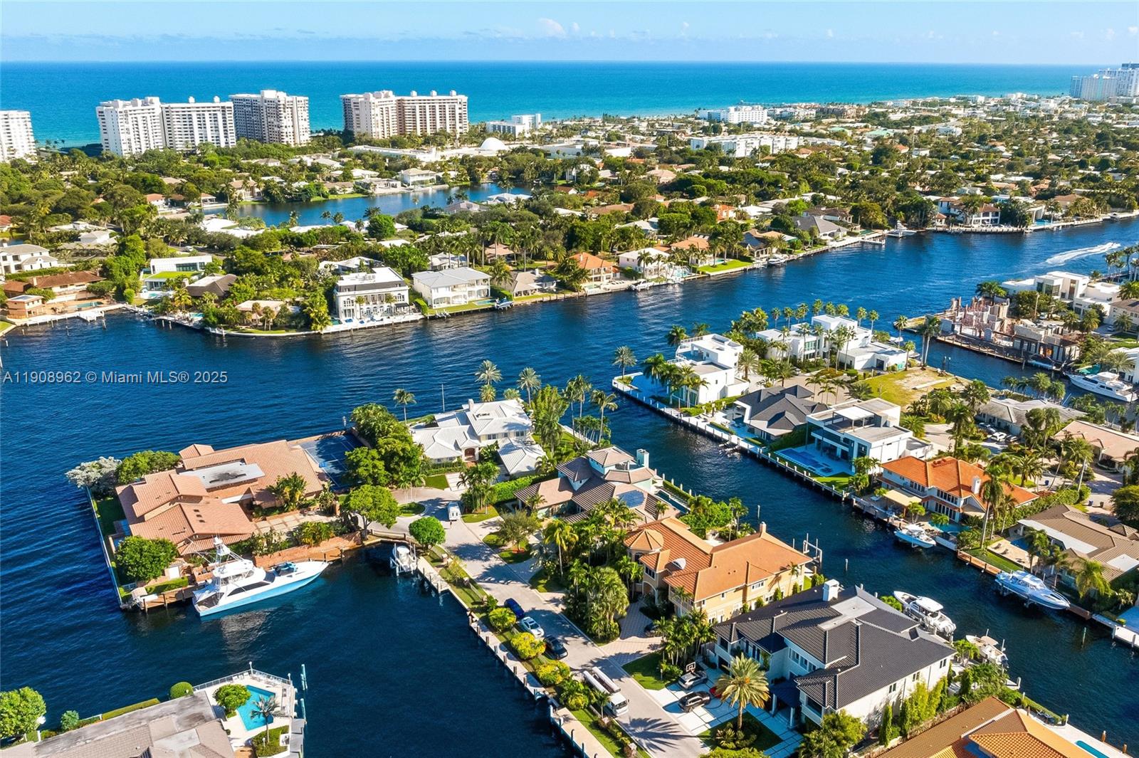 70 Bay Colony Ln, Fort Lauderdale FL 33308