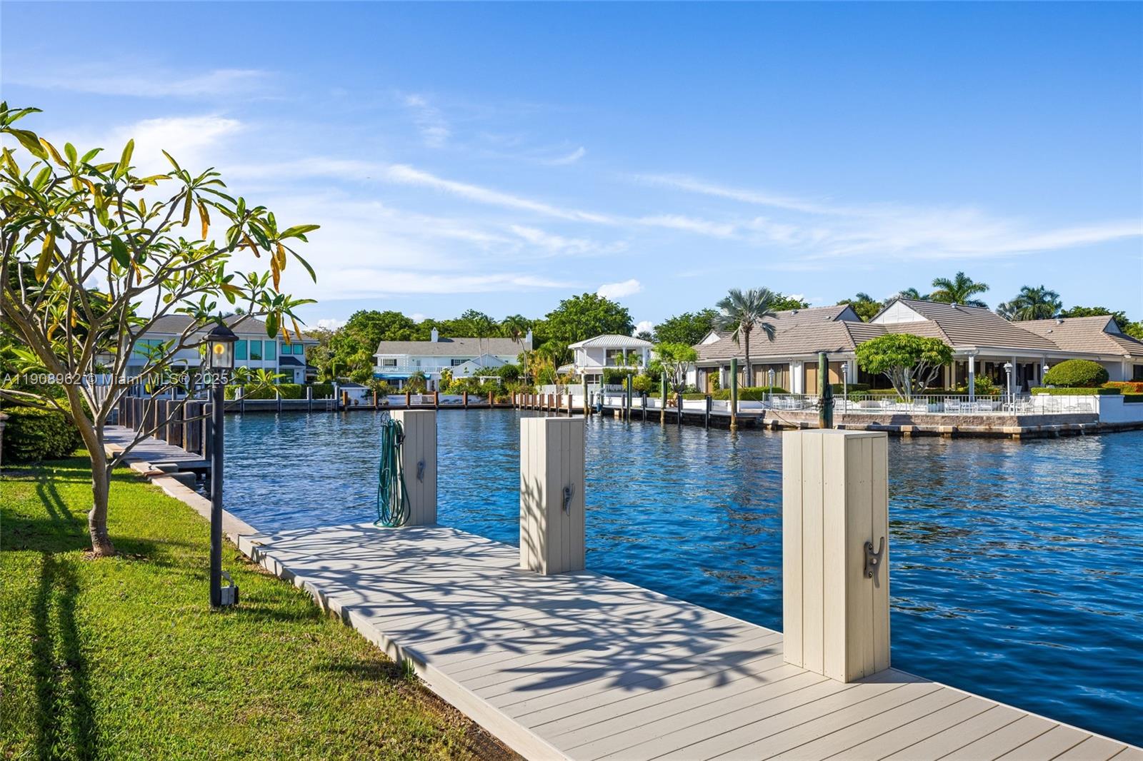 70 Bay Colony Ln, Fort Lauderdale FL 33308
