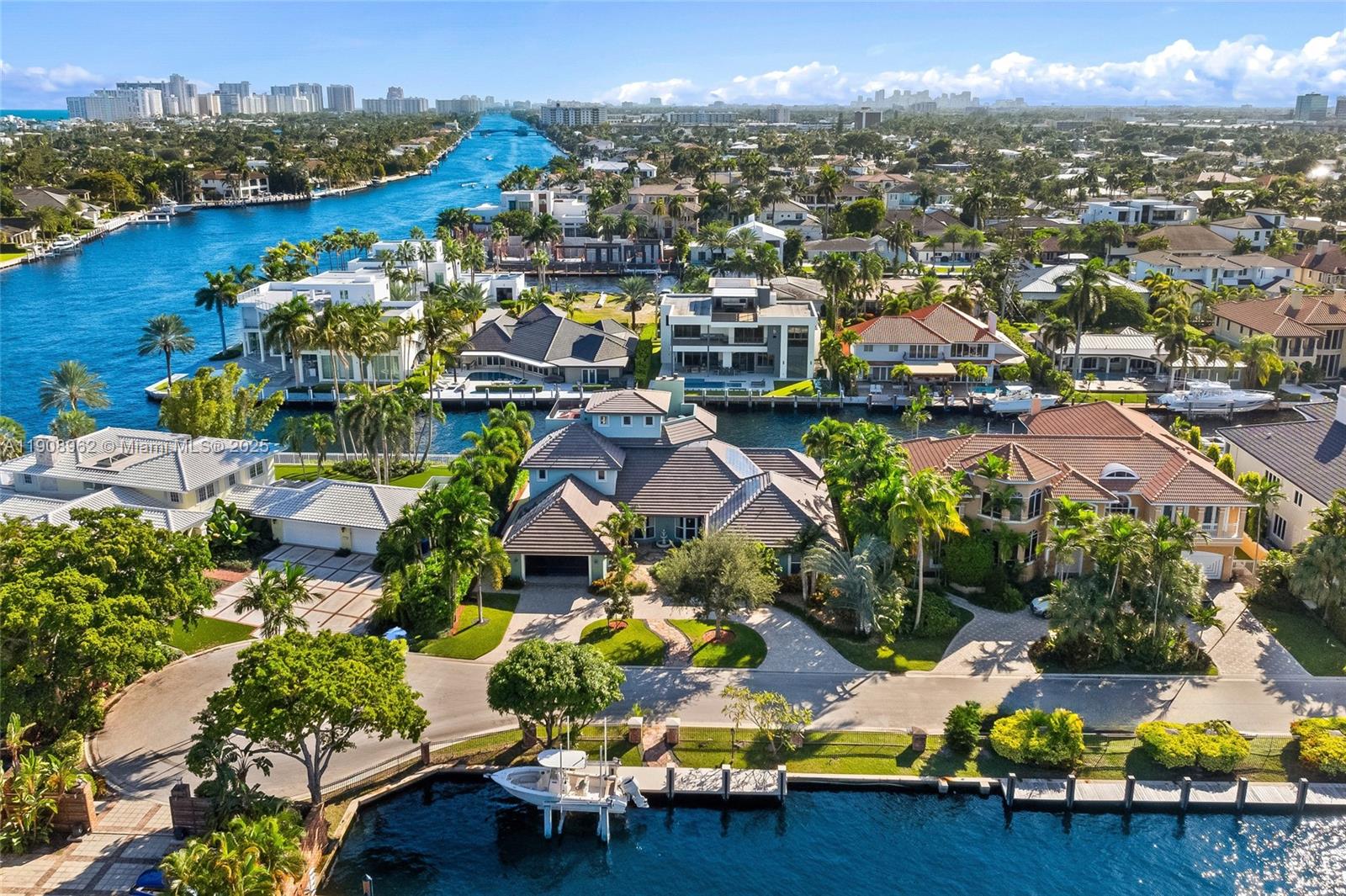 70 Bay Colony Ln, Fort Lauderdale FL 33308