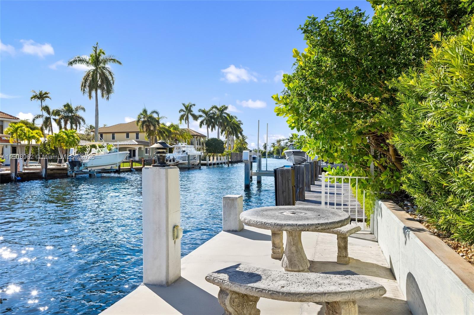 70 Bay Colony Ln, Fort Lauderdale FL 33308