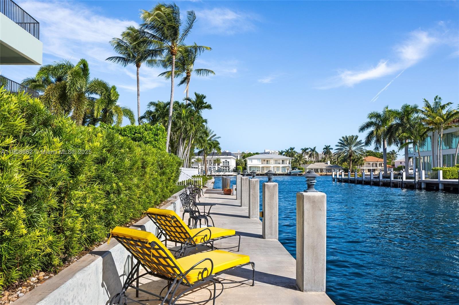 70 Bay Colony Ln, Fort Lauderdale FL 33308