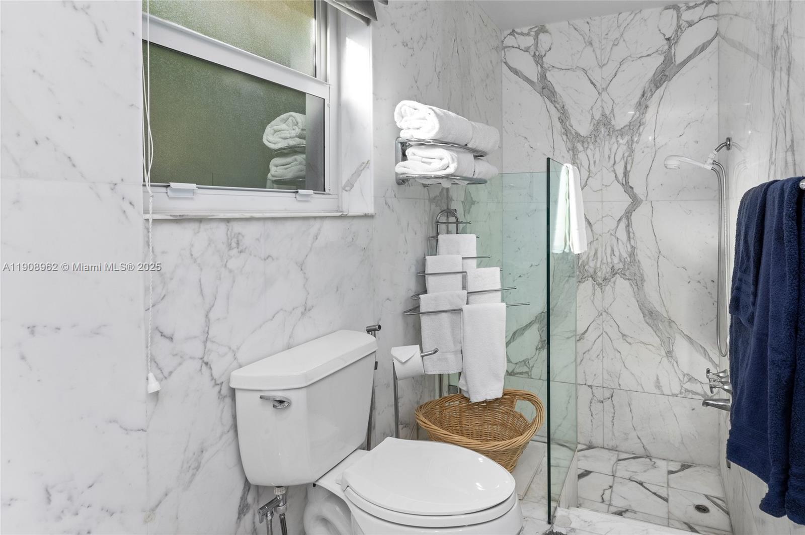 70 Bay Colony Ln, Fort Lauderdale FL 33308