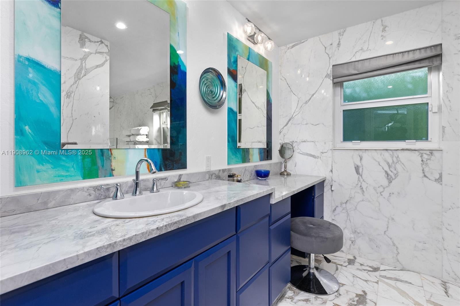 70 Bay Colony Ln, Fort Lauderdale FL 33308