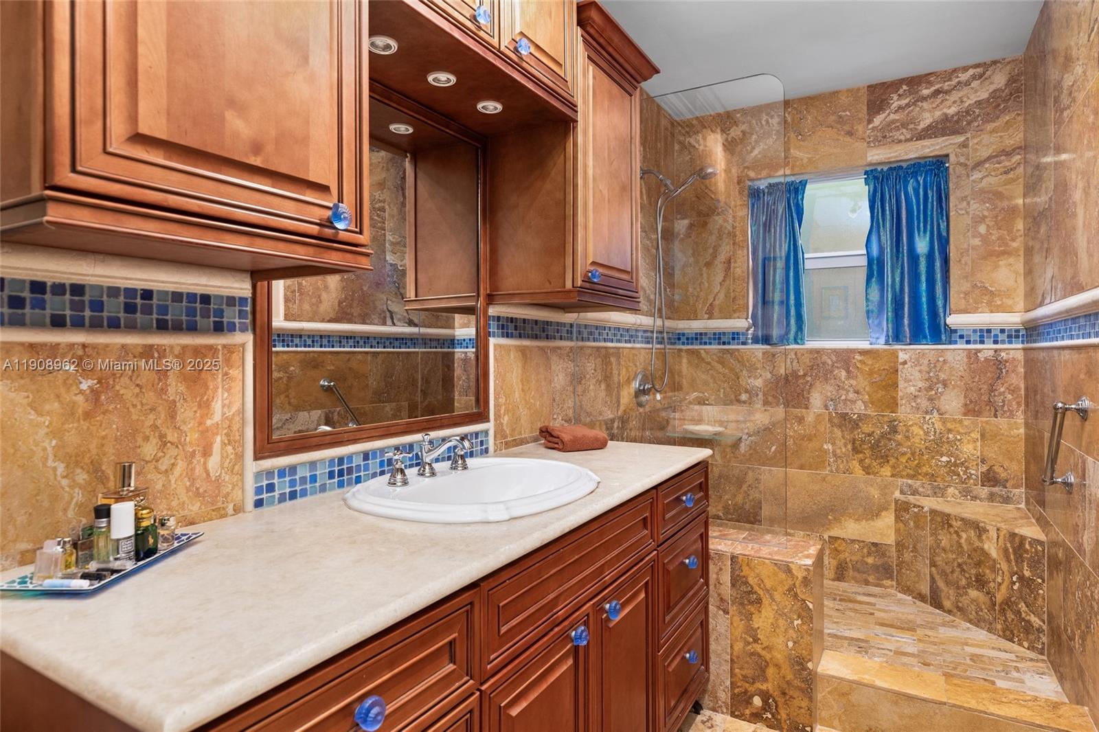 70 Bay Colony Ln, Fort Lauderdale FL 33308
