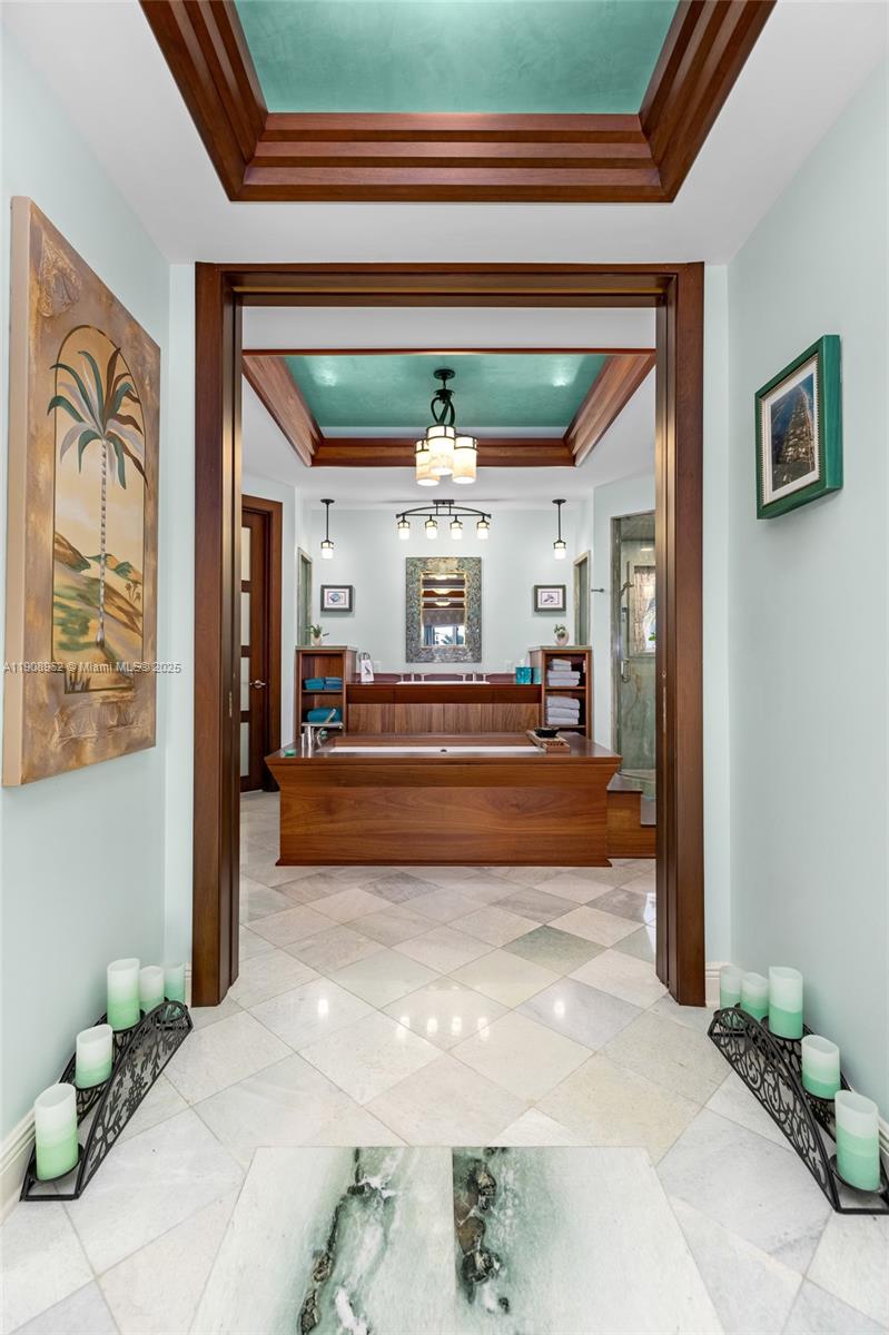 70 Bay Colony Ln, Fort Lauderdale FL 33308