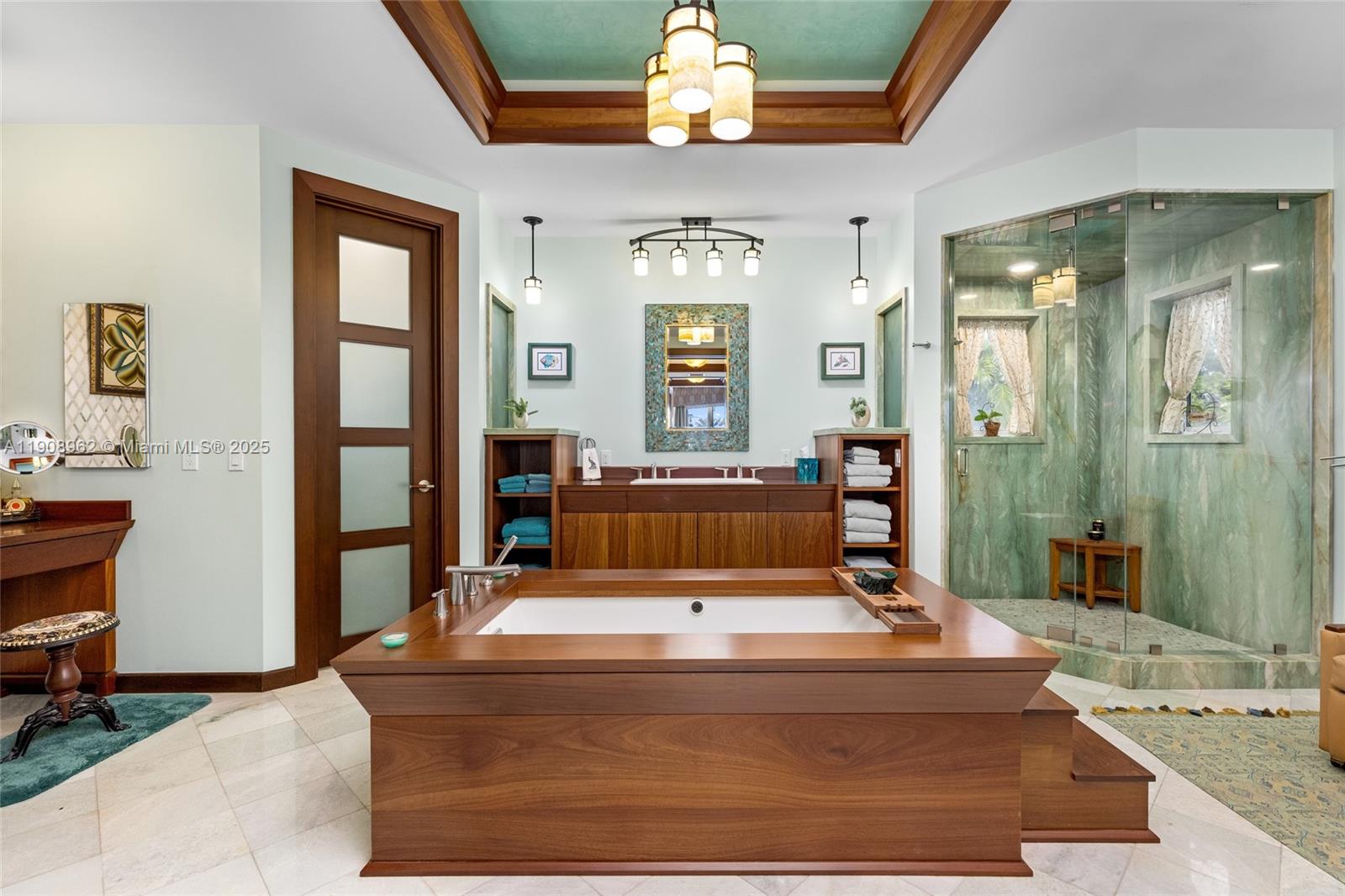 70 Bay Colony Ln, Fort Lauderdale FL 33308