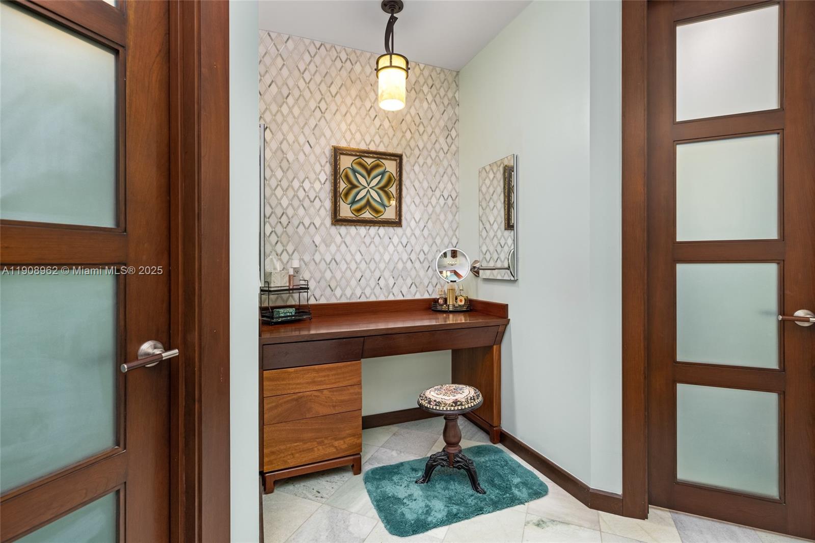 70 Bay Colony Ln, Fort Lauderdale FL 33308